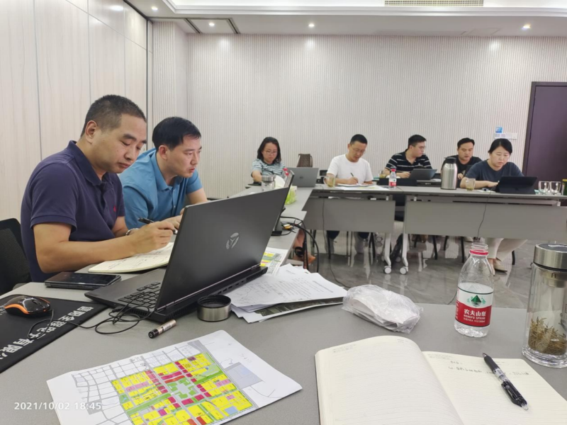 信陽華信投資集團召開高鐵站片區(qū)綜合開發(fā)規(guī)劃設(shè)計溝通研討會