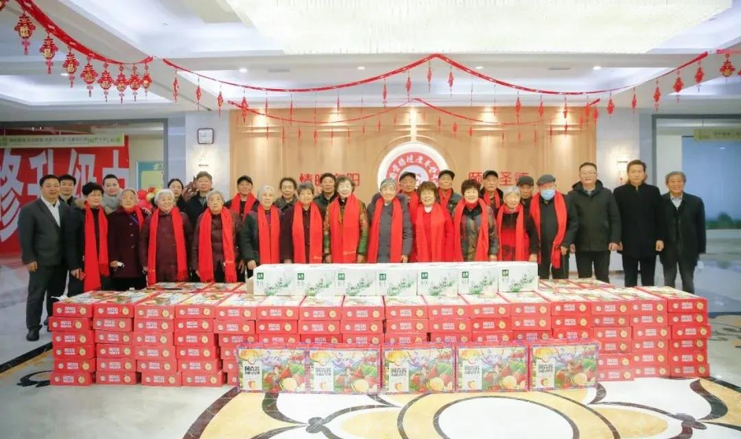 華信投資集團(tuán)黨委副書記楊帆一行看望慰問圣德康養(yǎng)中心入住長輩老人