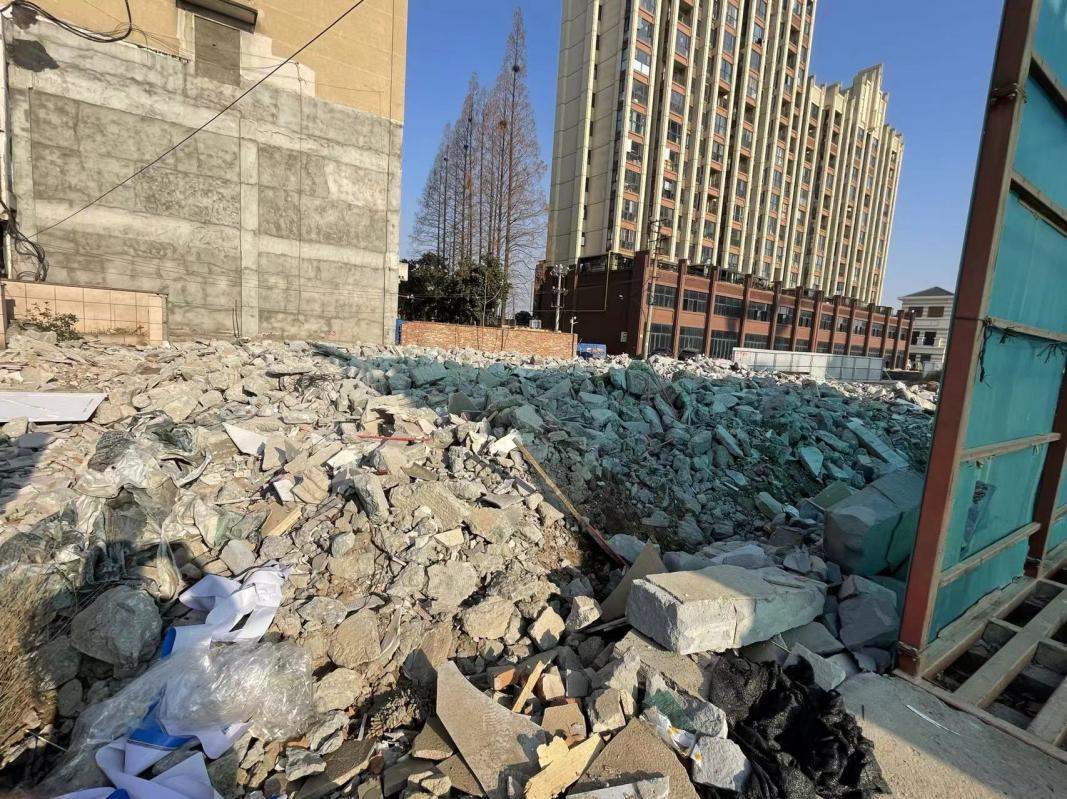 信陽華信建投集團(tuán)承建新十六街金域府段日前通車