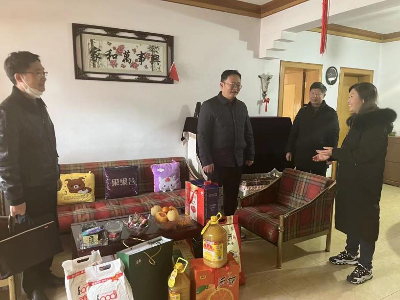 走訪慰問傳黨情 溫暖關(guān)懷暖人心 ——華信建投集團(tuán)春節(jié)慰問困難黨員、退休員工