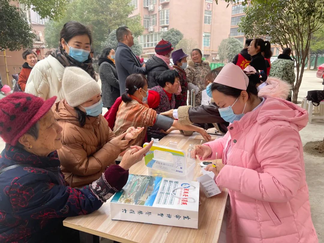 三月春風(fēng)暖人心 志愿服務(wù)我先行 | 華信建投集團開展社區(qū)志愿服務(wù)活動