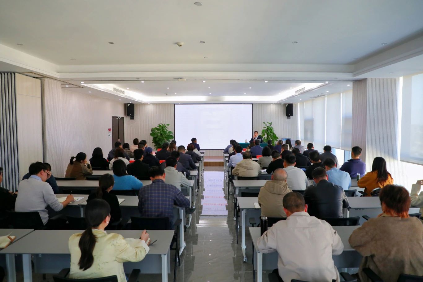 華信建投集團召開網(wǎng)絡輿情專題培訓會 